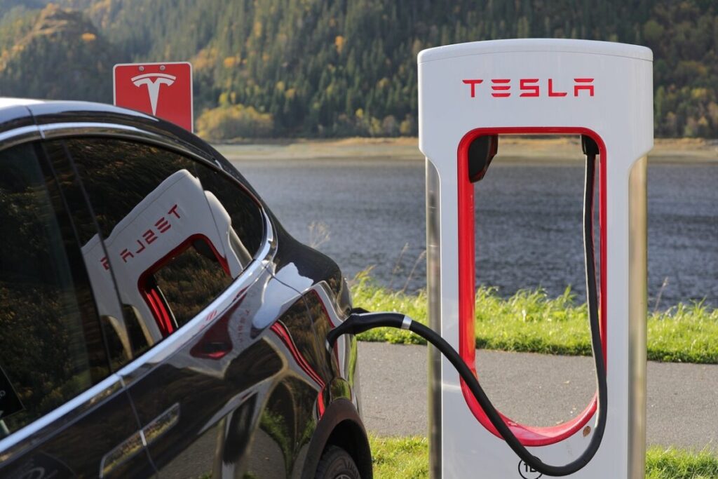 Elon Musk arriva in Italia: ecco i lavoratori che sta cercando Elon Musk arriva in Italia: ecco i lavoratori che sta cercando