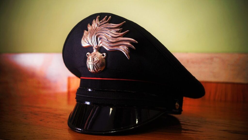 Carabinieri bloccano furto al mercato di saluzzo Carabinieri bloccano furto al mercato di saluzzo