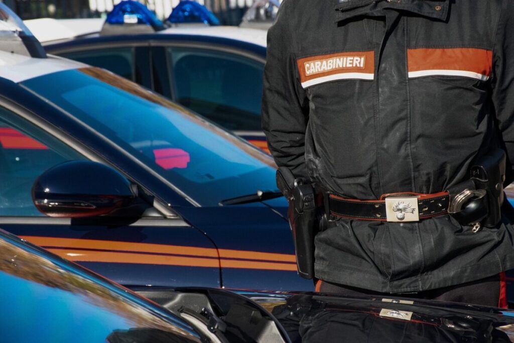 Carabinieri bloccano furto al mercato di saluzzo Carabinieri bloccano furto al mercato di saluzzo