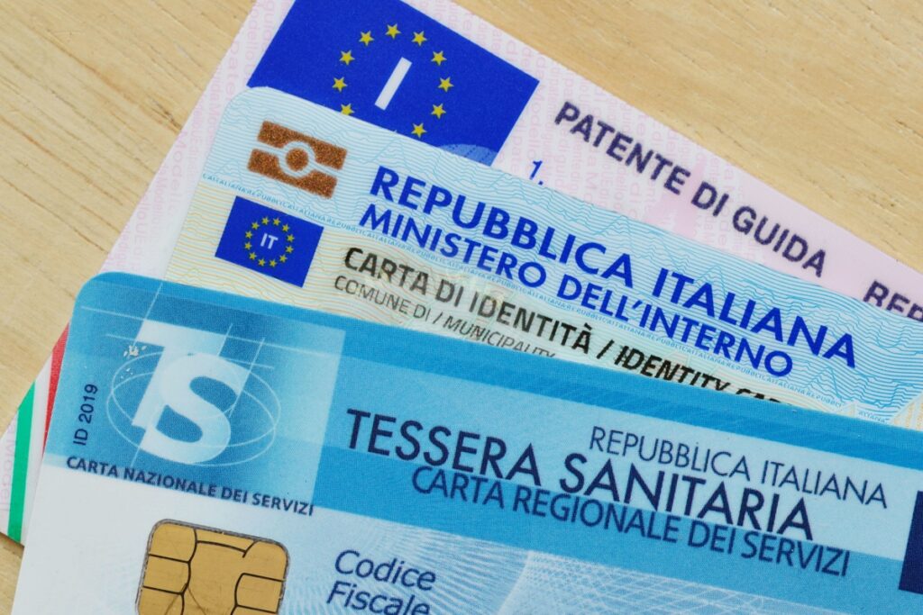 Addio carta d’identità, se vuoi viaggiare ti serve questo