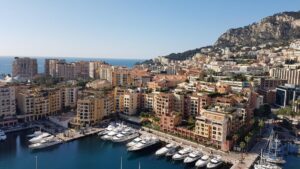 Italiani a Montecarlo: tra sogno dorato e strategia fiscale