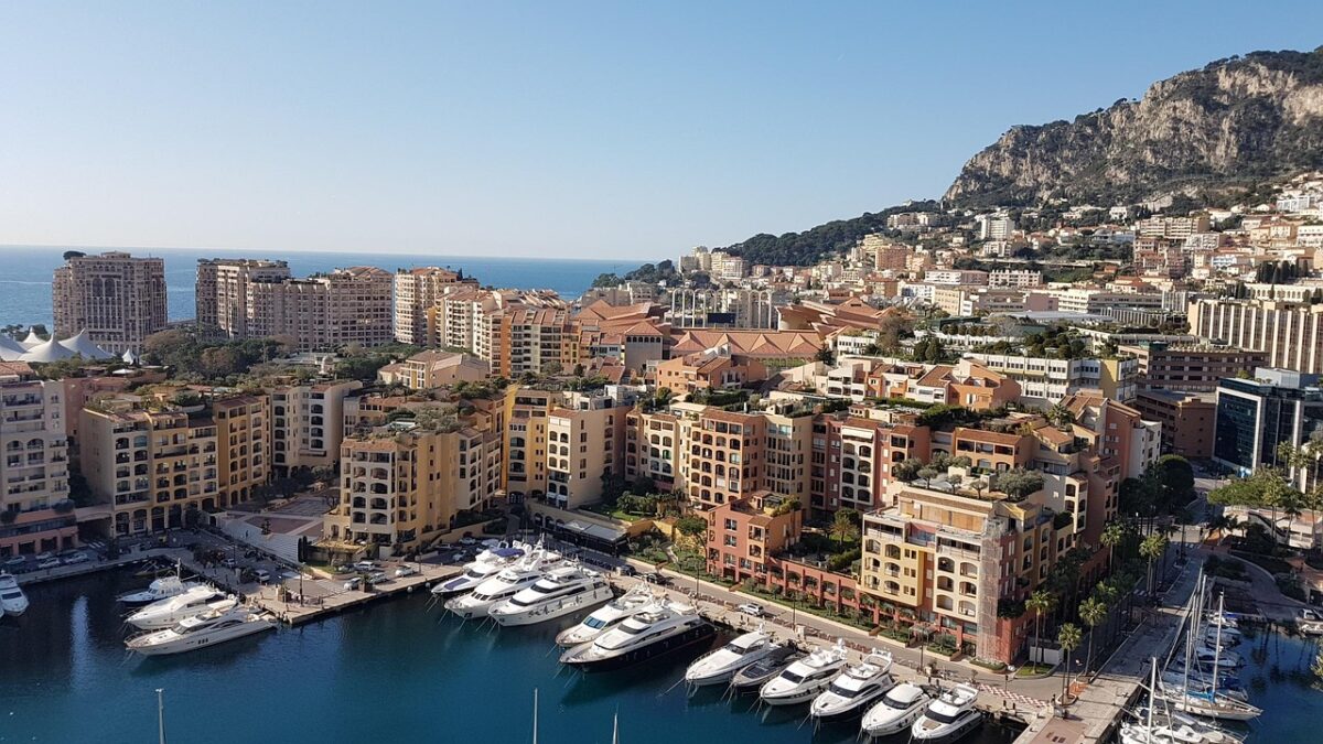 Italiani a Montecarlo: tra sogno dorato e strategia fiscale