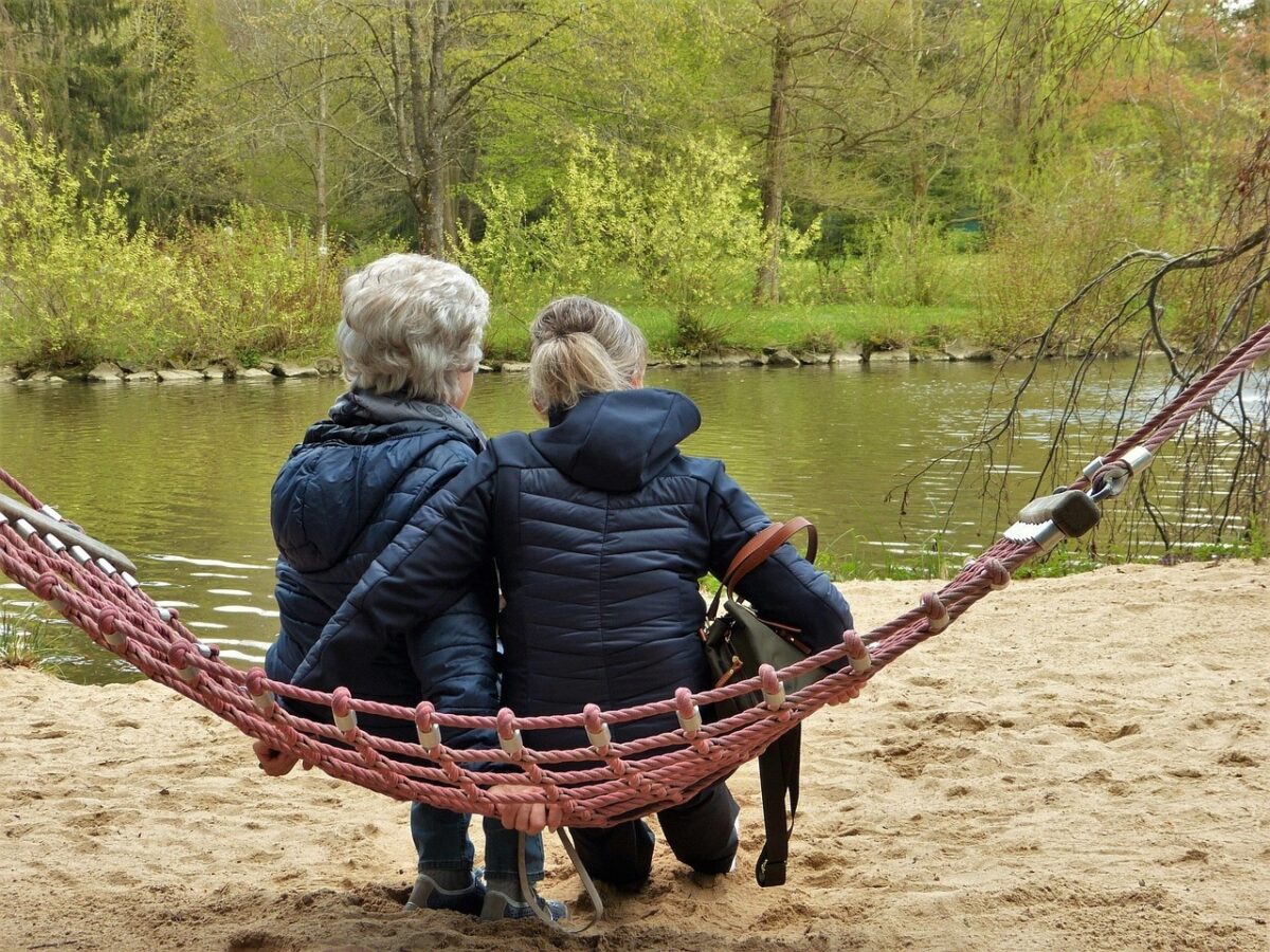 Pensioni donne in Italia: perché l’assegno è più basso e cosa cambia per il futuro