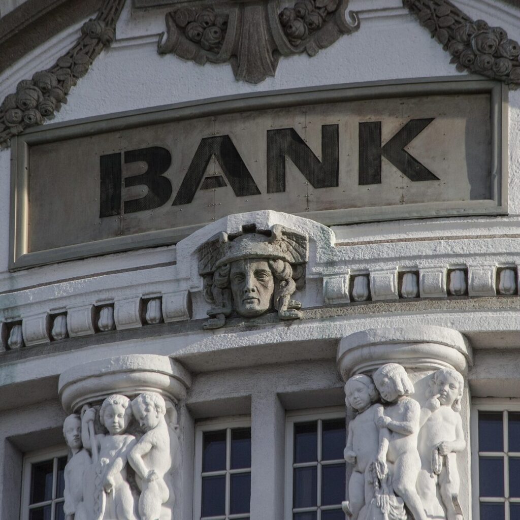 Euro, arriva il grande restyling: sicurezza, ambiente e nuove immagini per le banconote BCE Euro, arriva il grande restyling: sicurezza, ambiente e nuove immagini per le banconote BCE