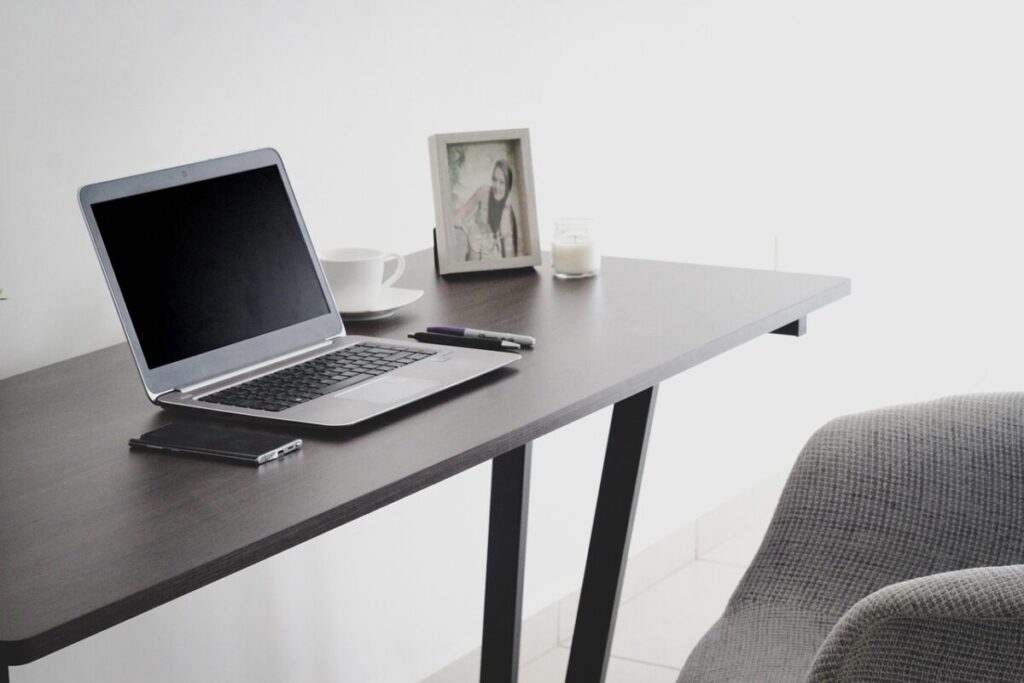 Smart working, obblighi più rigidi per le aziende: cosa cambia e quali sanzioni rischiano i datori di lavoro Smart working, obblighi più rigidi per le aziende: cosa cambia e quali sanzioni rischiano i datori di lavoro