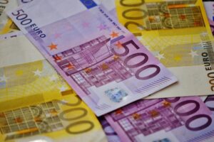 Rinnovi contrattuali dipendenti pubblici: arrivano aumenti e arretrati nei cedolini
