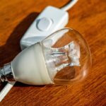 Manovra energia da 9,35 miliardi: bonus bollette, sostegno alle famiglie e aiuti alle imprese