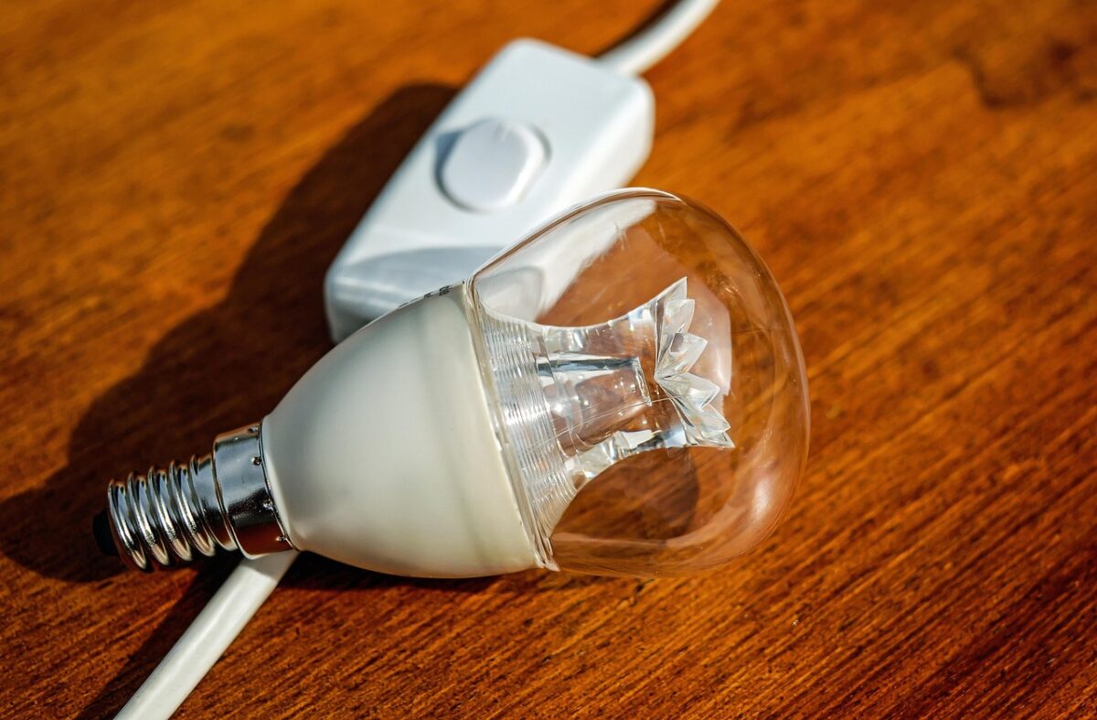 Manovra energia da 9,35 miliardi: bonus bollette, sostegno alle famiglie e aiuti alle imprese