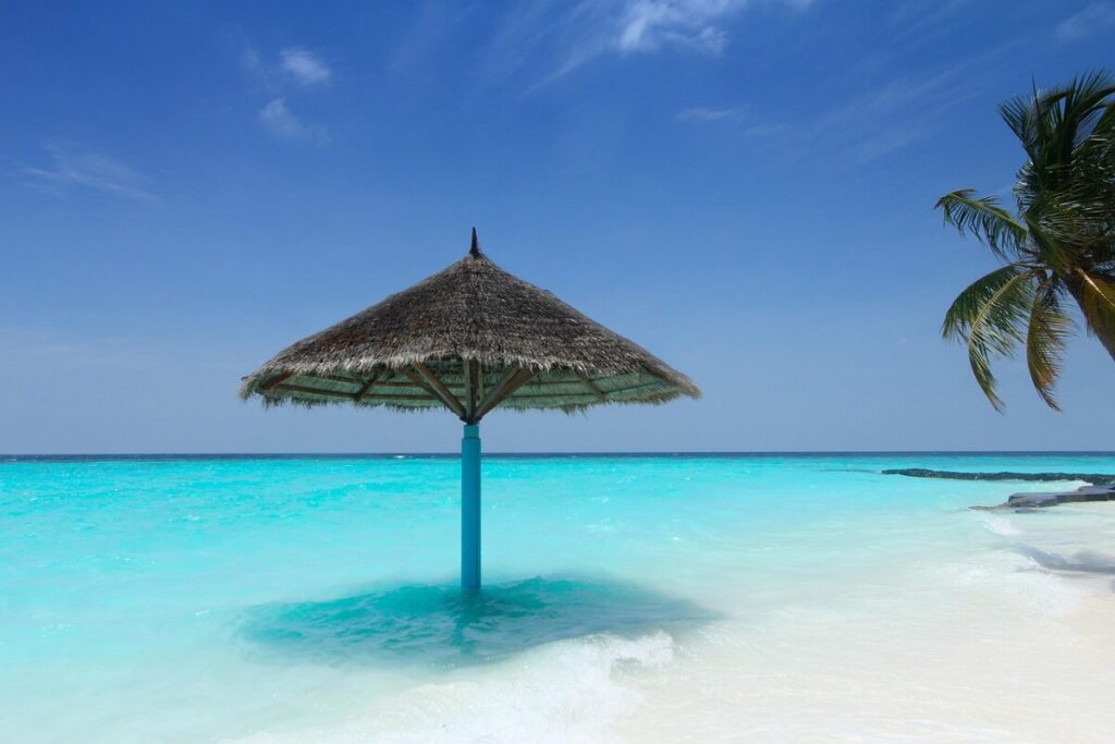 Occupazione spiaggia libera: ombrelloni e multe Occupazione spiaggia libera: ombrelloni e multe
