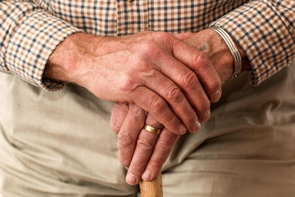 Pensione a 62 anni nel 2026: requisiti, tagli e attese da conoscere prima di lasciare il lavoro