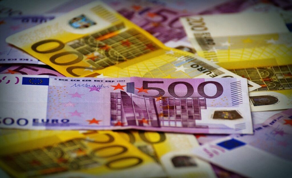 Diesel oltre i 2,2 euro: il governo studia nuovi aiuti mirati tra pressioni politiche e rischio inflazione