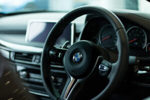 Bollo auto sospeso per un anno: chi risparmia davvero e perché le aziende restano escluse