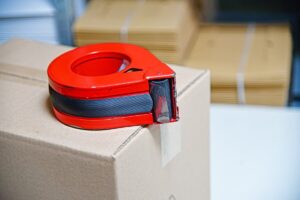 Tassa sui pacchi extra UE, il Governo rinvia ancora: cosa cambia per gli acquisti online