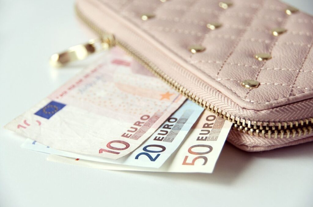 Prelievi bancomat e contanti nel 2026: cosa cambia davvero tra soglie, controlli e limiti