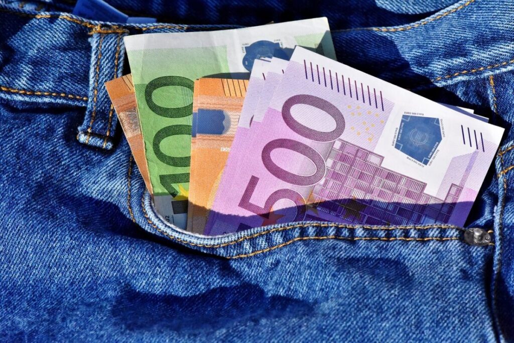 Pensione anticipata, requisiti in aumento: la mossa nell’estratto conto per non regalare anni di lavoro Pensione anticipata, requisiti in aumento: la mossa nell’estratto conto per non regalare anni di lavoro