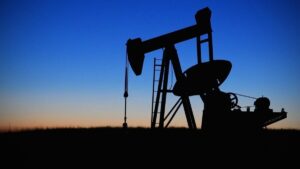 Borse Europee in bilico: Eni brilla a Milano, petrolio alle stelle